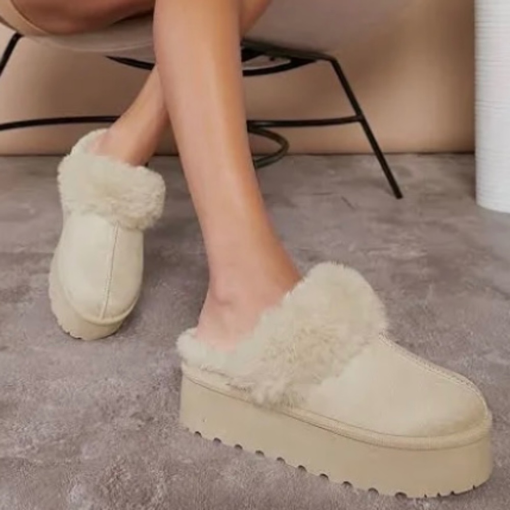 Fuzzy Closed Toe Platform Slippers NWOT